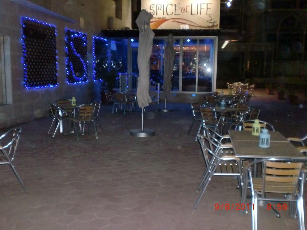 Spice Hotel Kuwait City Exteriör bild
